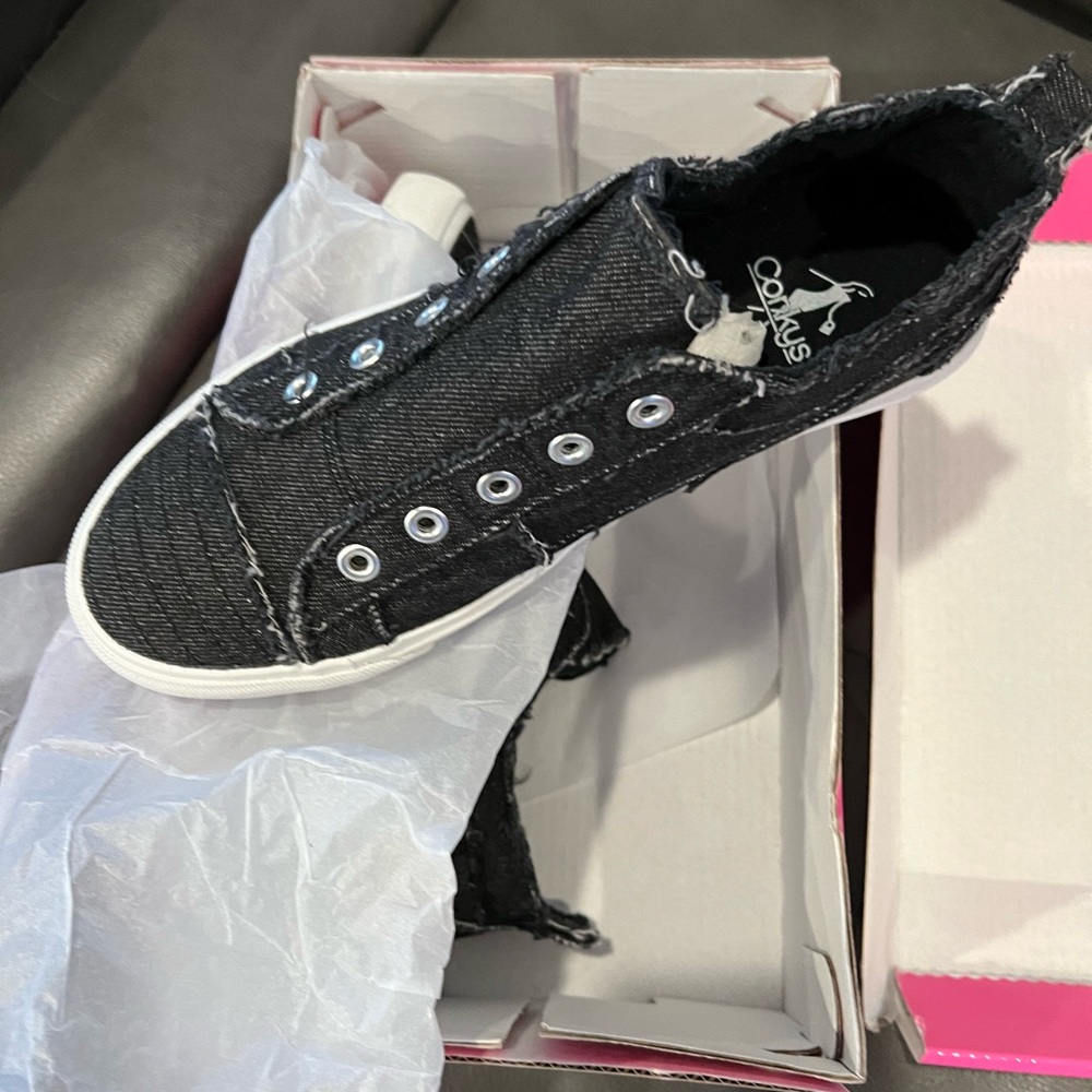 Black Corkys Babalu sneakers! NIB 7